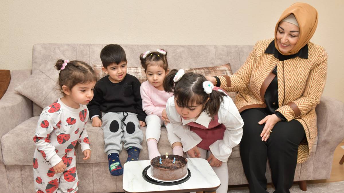 Down sendromlu minik Ecrin için doğum günü sürprizi! Anne Sevgen ise o anlar karşısında büyük sevinç yaşadı