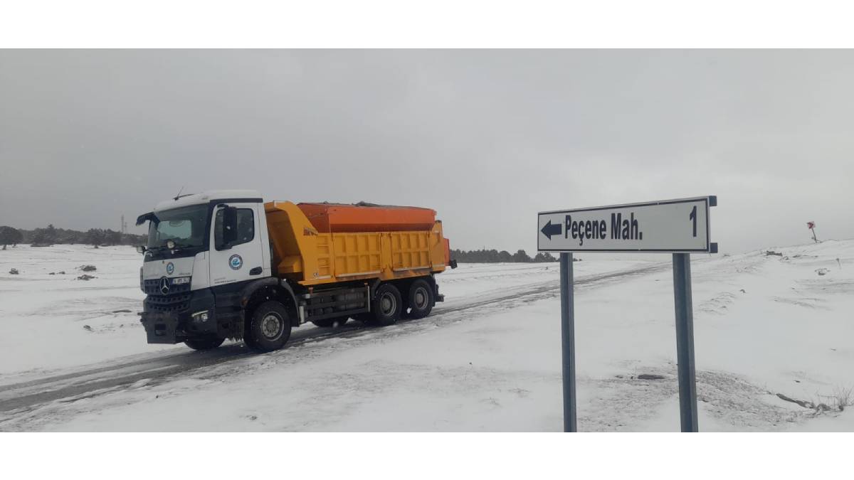 Büyükşehir ekiplerinden karla mücadele