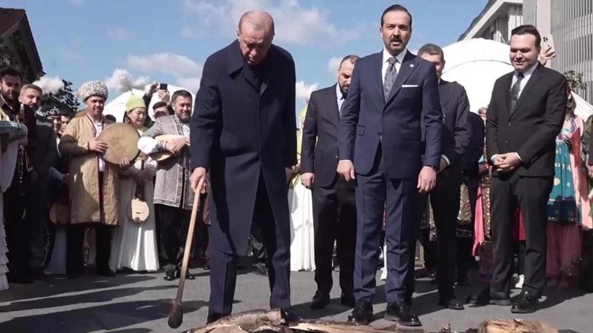 Erdoğan Nevruz ateşini yaktı