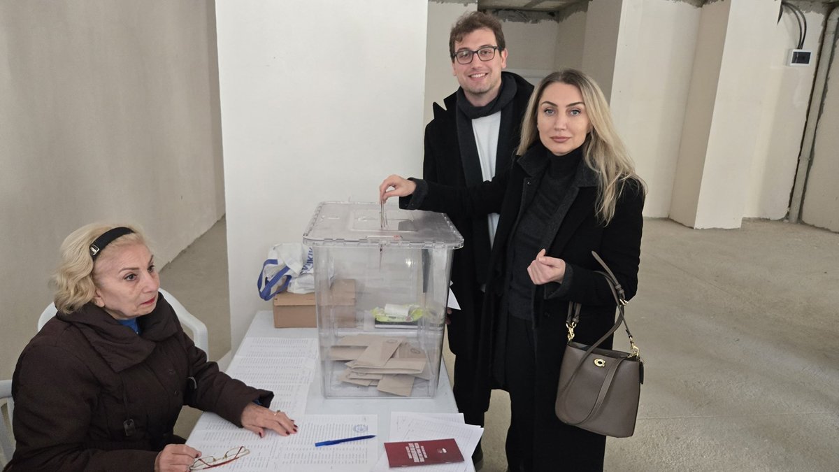 Dilek ve Selim İmamoğlu oyunu kullandı