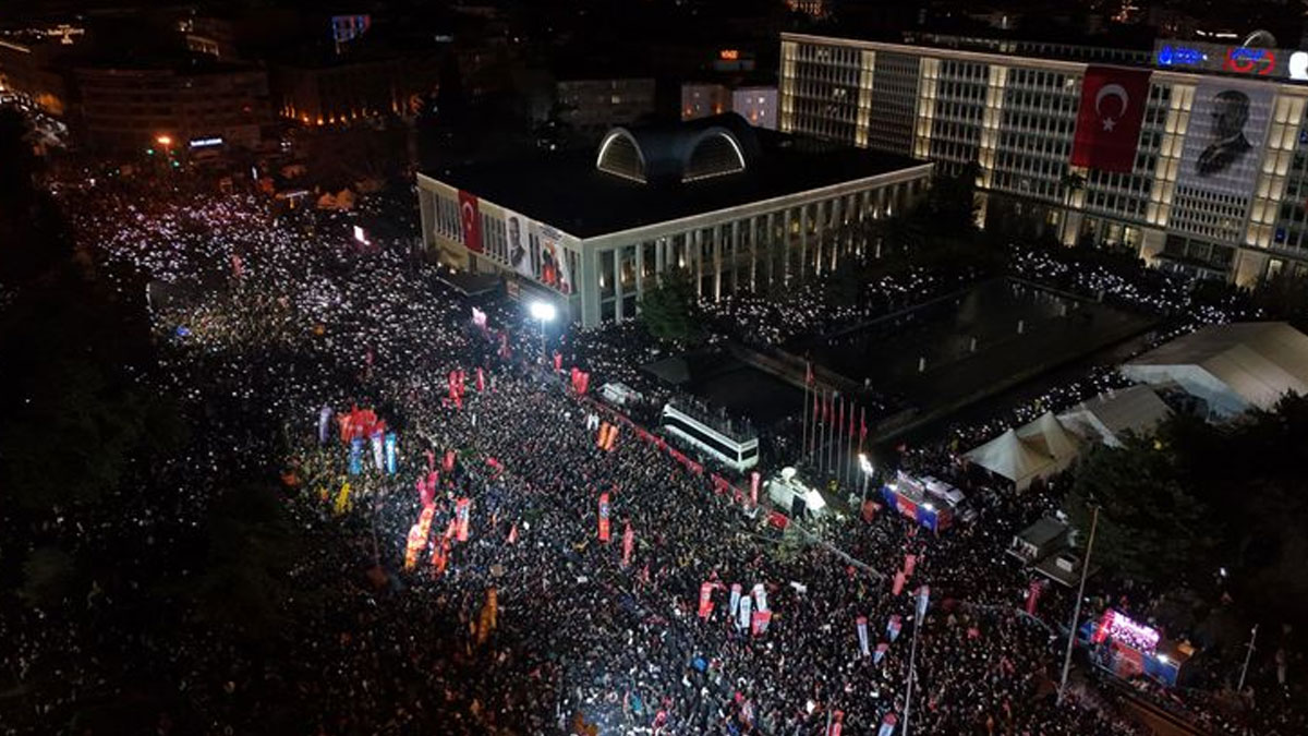 Ekonomistler İ​​​​​mamoğlu kararının ekonomiye yansımalarını değerlendirdi: Kur, faiz ve risk primi yükseldi