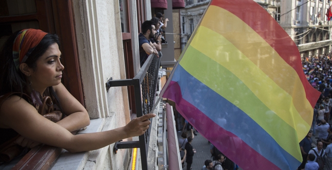 LGBTİ'li grup Bakan ve Vali'den şikayetçi oldu