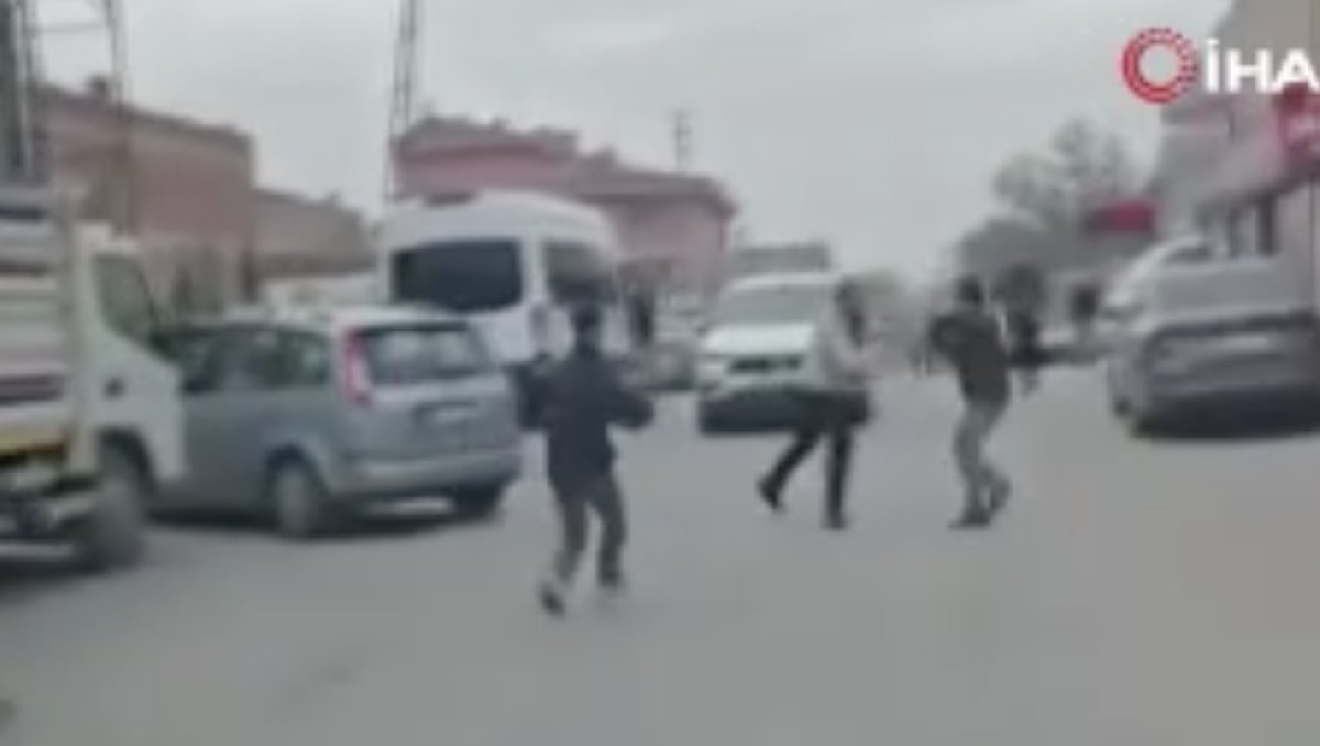 Ankara'da komşu iki esnaf sopalar ile birbirine girdi: Çok sayıda kişi yaralandı