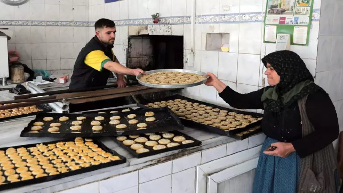 Tabakta gören bayramın geldiğini anlıyor! Kilis ve Gaziantep’te yapılıyor, her evde çuval çuval oluyor