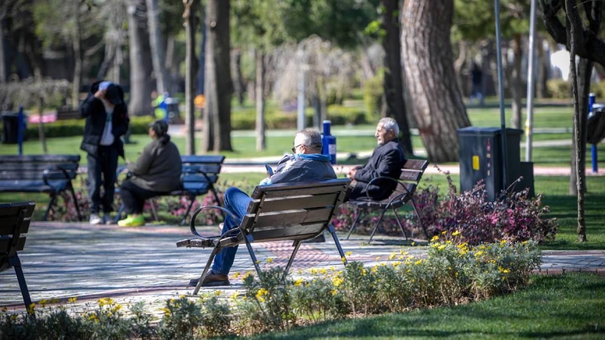 Hasanağa Bahçesi baştan sona yenilendi