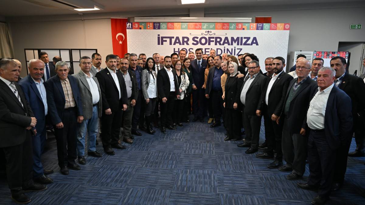 Başkan Zeyrek muhtarlarla iftarda buluştu