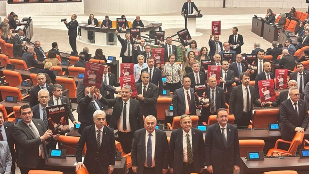 Meclis, 'İmamoğlu' protestosuyla açıldı