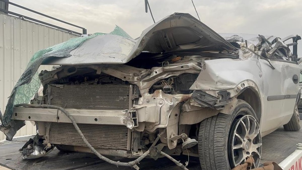 Bursa’da otomobil tırın altına girdi: 1 ağır yaralı