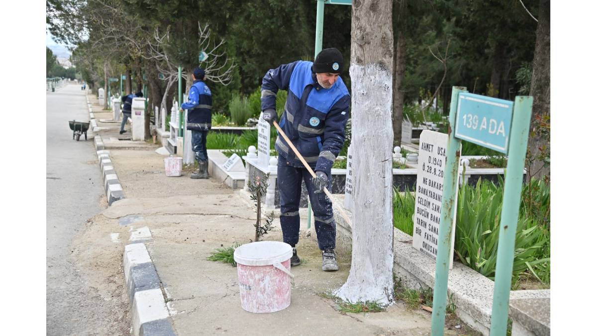 Büyükşehir’den mezarlıklarda bayram öncesi bakım ve temizlik seferberliği