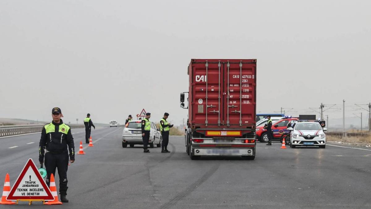 Bayram ve ara tatil dönemi için trafik tedbirleri: Ağır araçlara yasak uygulanacak