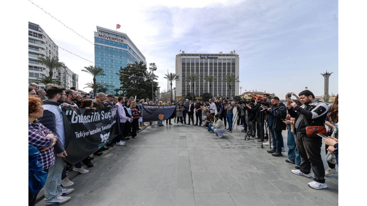 Başkan Tugay’dan gazetecilere destek