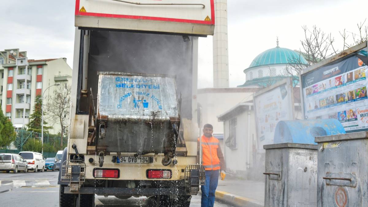Esenyurt’un sokakları bayrama hazır