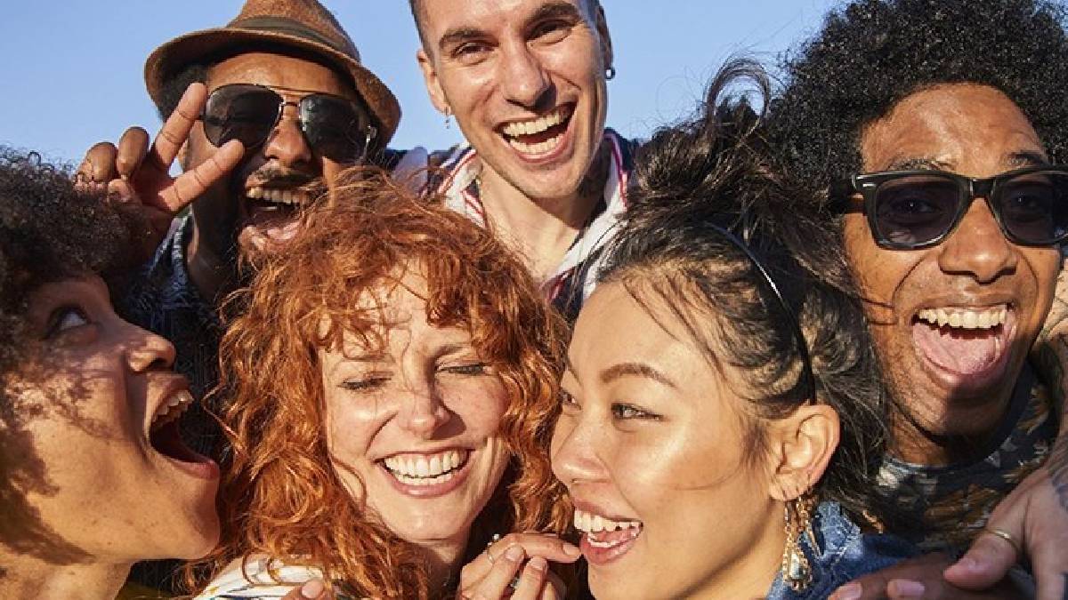 Uzmanlar mutluluğun sırrını verdi: Doğada yürümek ve şarkı söylemek