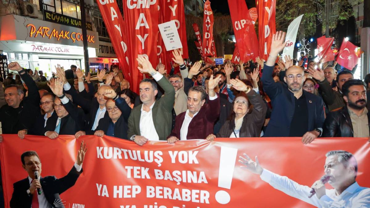 Başkan Yetişkin demokrasi ve adalet için yürüdü