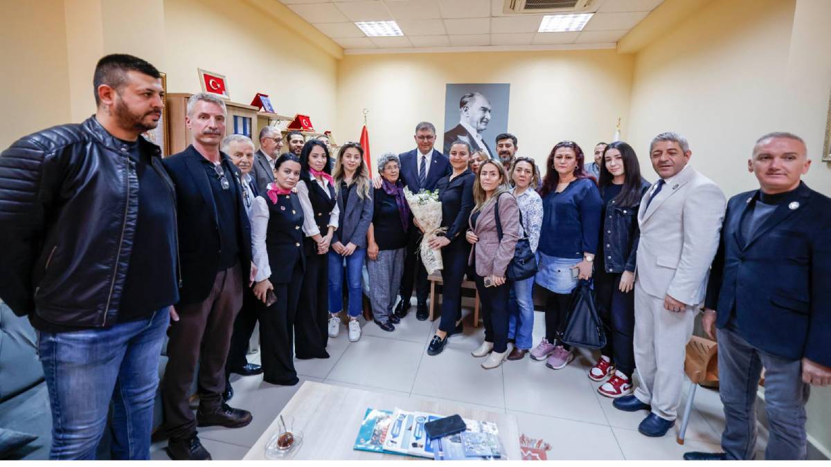 Başkan Tugay şehit yakınları ve gazi derneklerini ziyaret etti