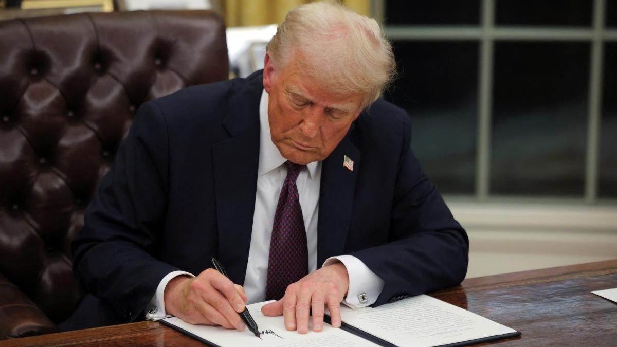 Trump, toplu iş sözleşmelerini engelledi