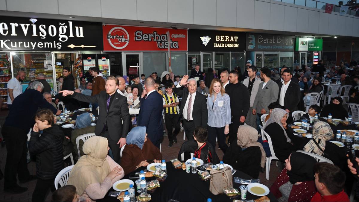 Büyükşehir, iftar sofralarını Demirtaş’ta kurdu