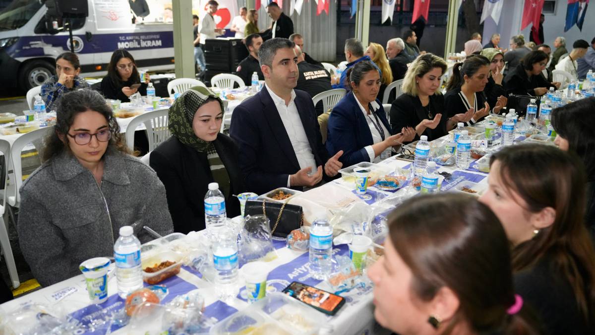 Başkan Gökhan Yüksel, Belediye personeliyle iftar sofrasında buluştu