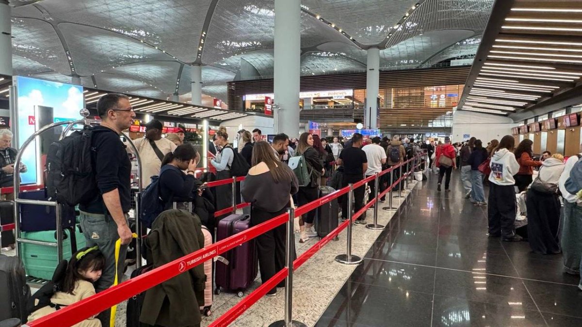 İstanbul'daki havalimanlarında bayram tatili yoğunluğu başladı