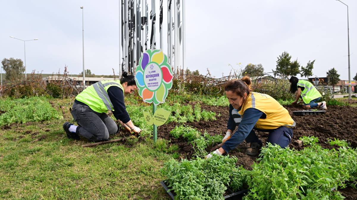 Büyükşehir Belediyesi Aydın’ı bayram için doğanın yeşil tonları ile süslüyor