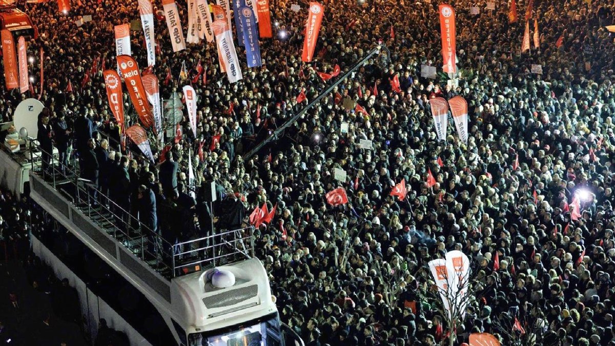 İmamoğlu protestolarına katılanlar ne diyor? En büyük motivasyon: Gelecek kaygısı