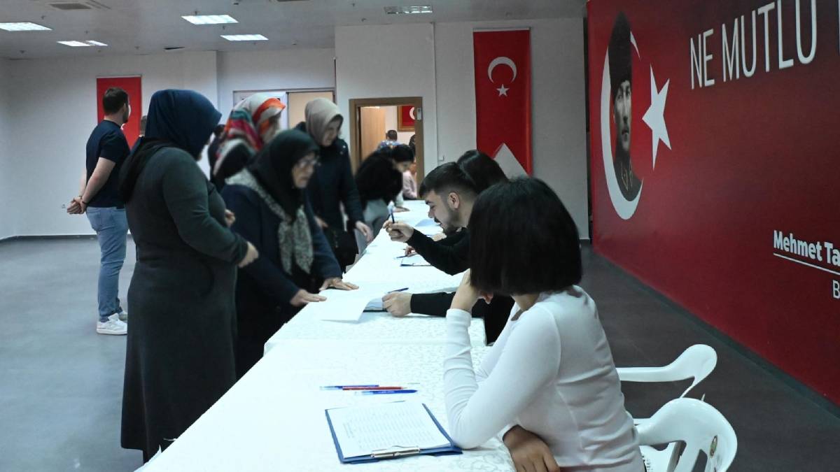 Bozüyük Belediyesinden İhtiyaç sahibi ailelere nakdi ve bayram paketi desteği