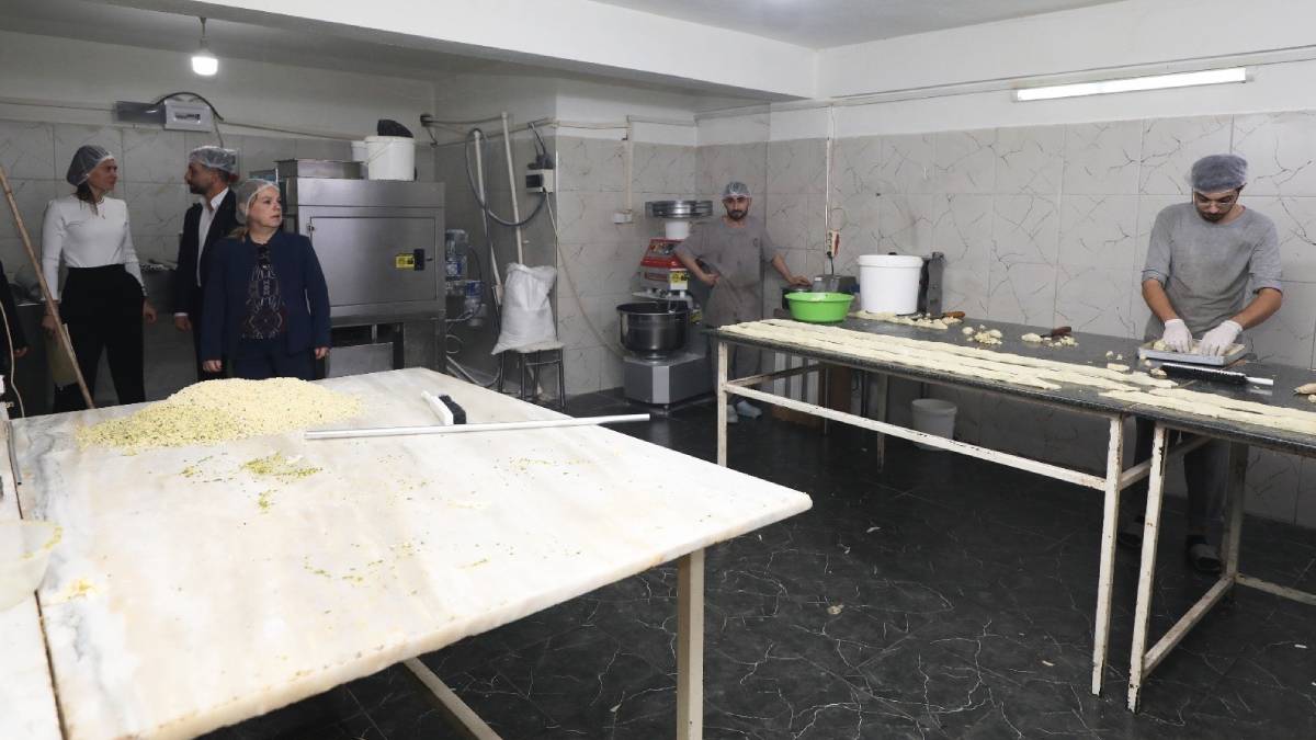 Karşıyaka Belediyesinden bayram öncesi tatlıcı denetimi