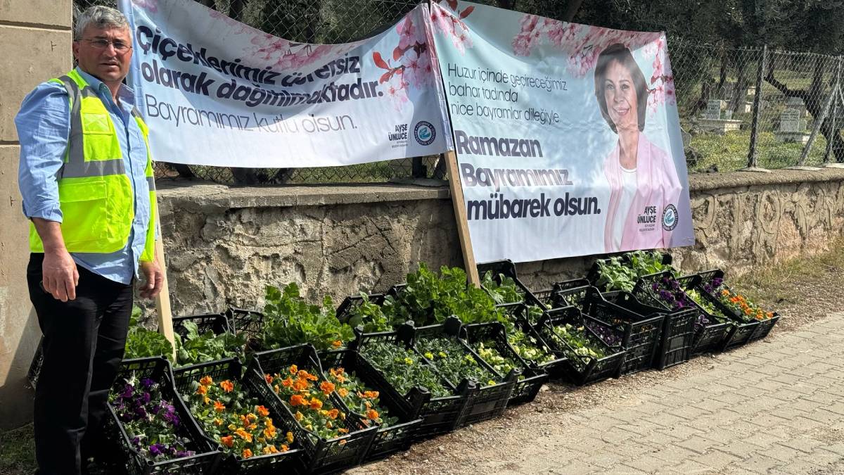 Bayramda çiçekler Büyükşehirden