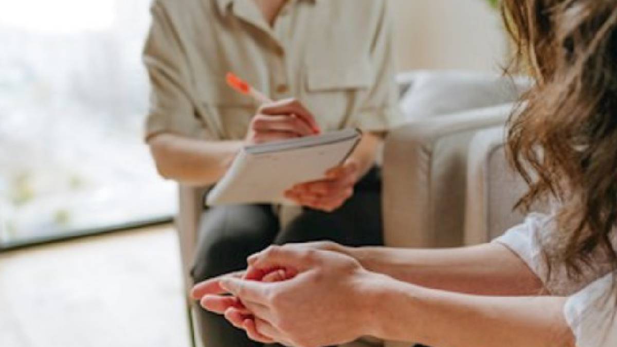 Psikologlardan tepki: Yeni yönetmelik, mesleki kimlikleri yok sayıyor