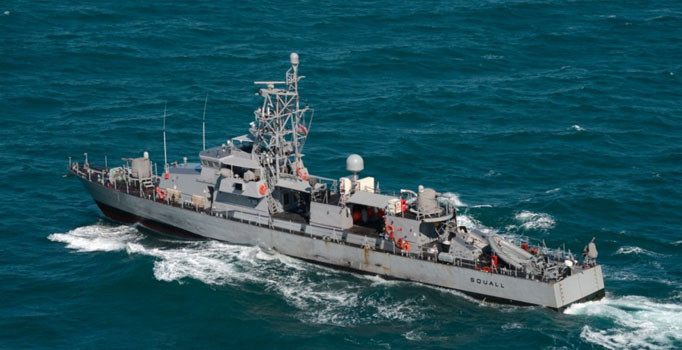 Denizde İran - ABD gerginliği: ABD gemisi İran gemisine uyarı ateşi açtı - Son dakika haberleri