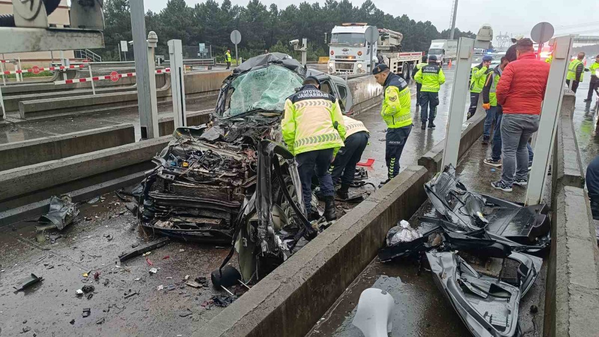 Pendik'te araç tırın altına girdi: Aynı bölgede iki gün arayla ikinci ölümcül kaza