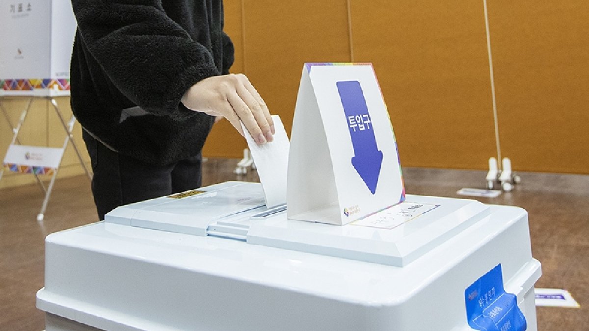 Masadaki tarih 3 Haziran: Güney Kore'de seçim kabinenin onayına kaldı