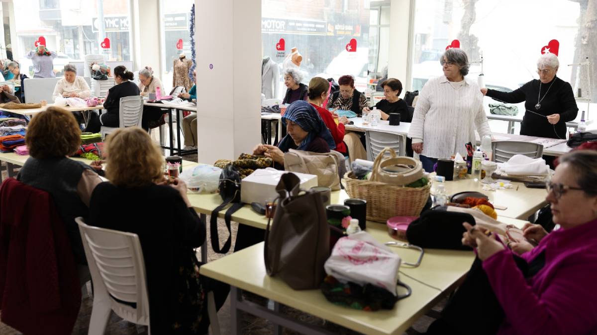 Bayraklı Belediyesinden huzurevi sakinlerine 750 adet battaniye