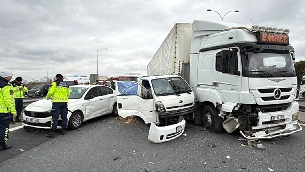 TEM'de zincirleme kaza: Ankara yönü ulaşıma kapalı