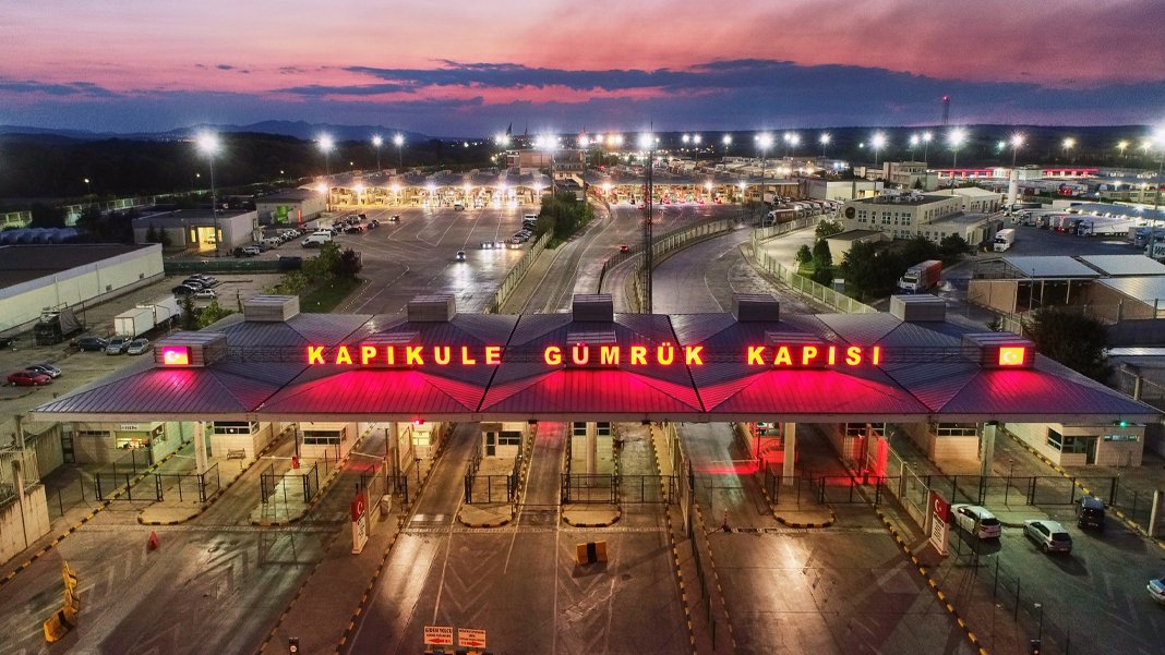 Kapıkule Sınır Kapısı'nda rüşvet operasyonu: 38 gümrük memuru gözaltına alındı