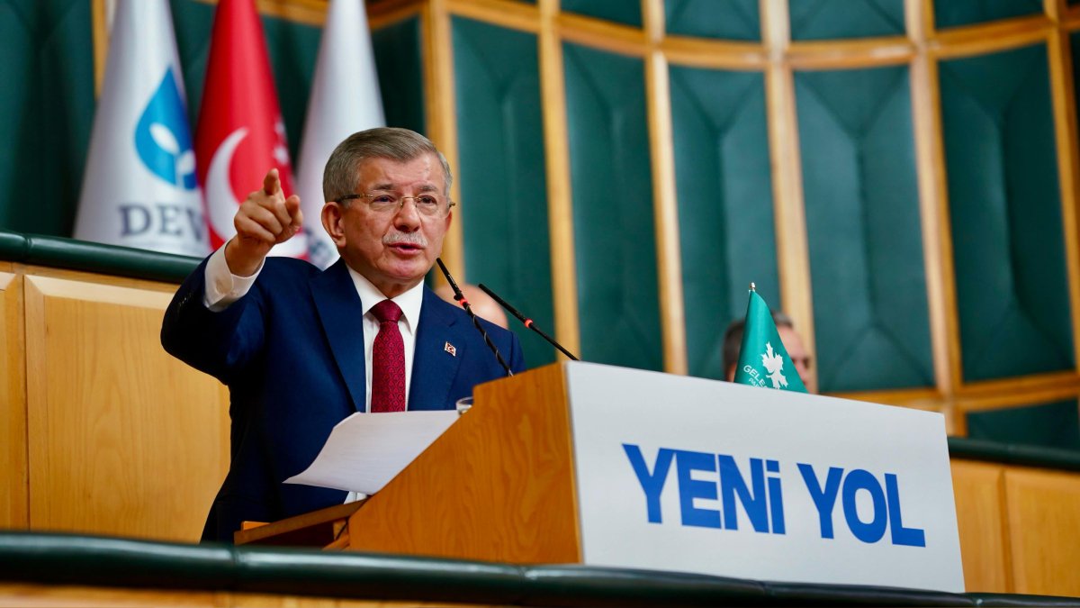 Davutoğlu: Erdoğan'ı överek Orta Doğu oyunundan çıkartıyorlar... Türkiye, Trump'ın tuzağına düşmemeli