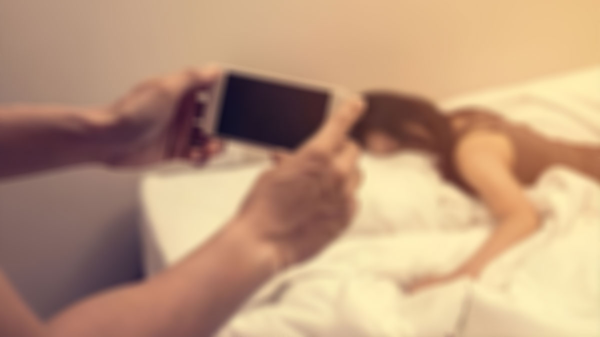 Tapu müdürünü bayıltıp kadınlarla uygunsuz görüntülerini çektiler! Filmlere konu olacak şantaj tuzağı