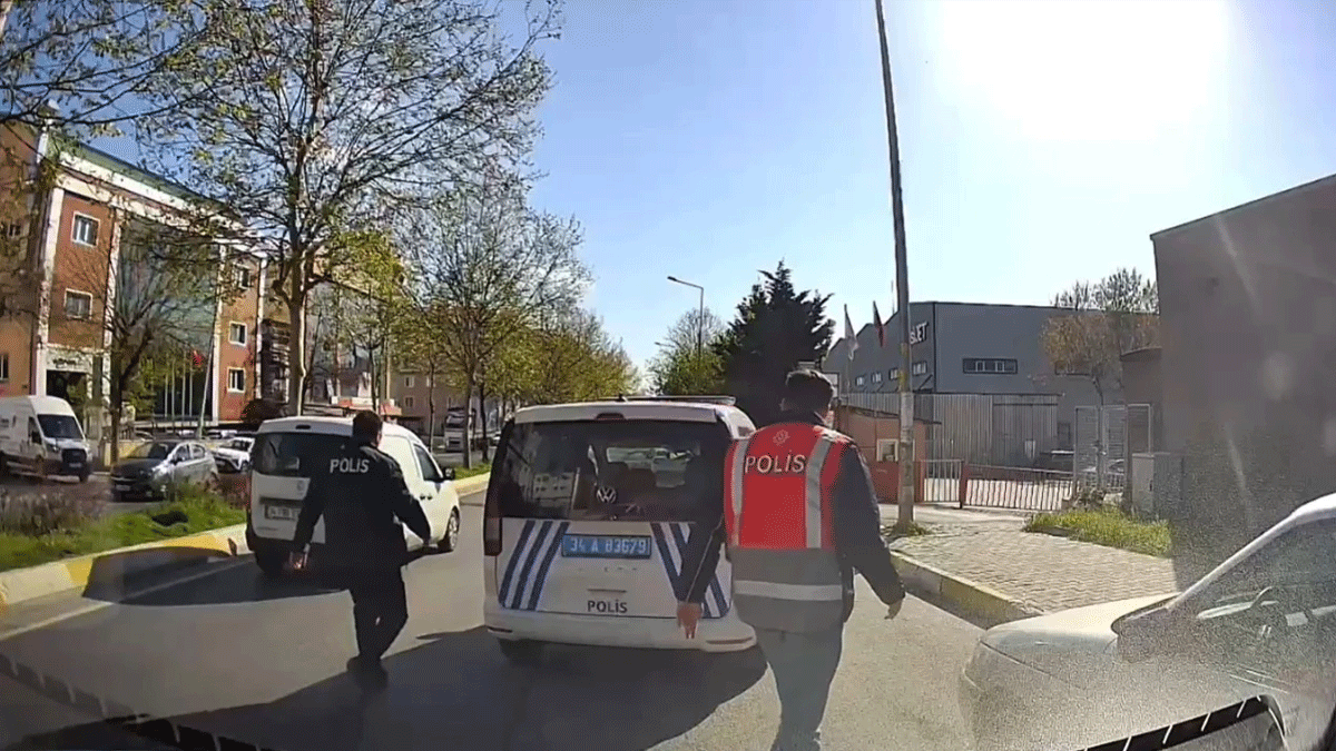 Esenyurt'ta kuryeye 'kafana sıkarım' diyen polis açığa alındı