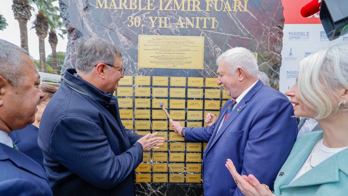 Marble İzmir’in 30’uncu yılına özel anıt Kültürpark’ta açıldı