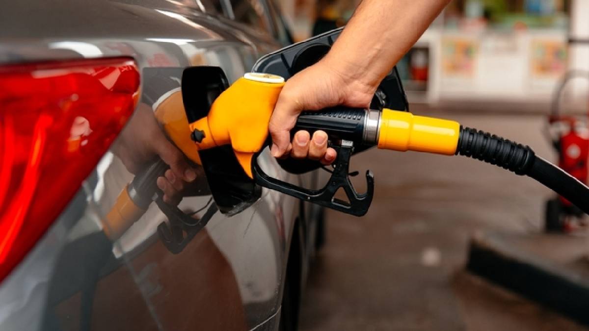 İki günlük indirim molası: Benzine zam geri geldi