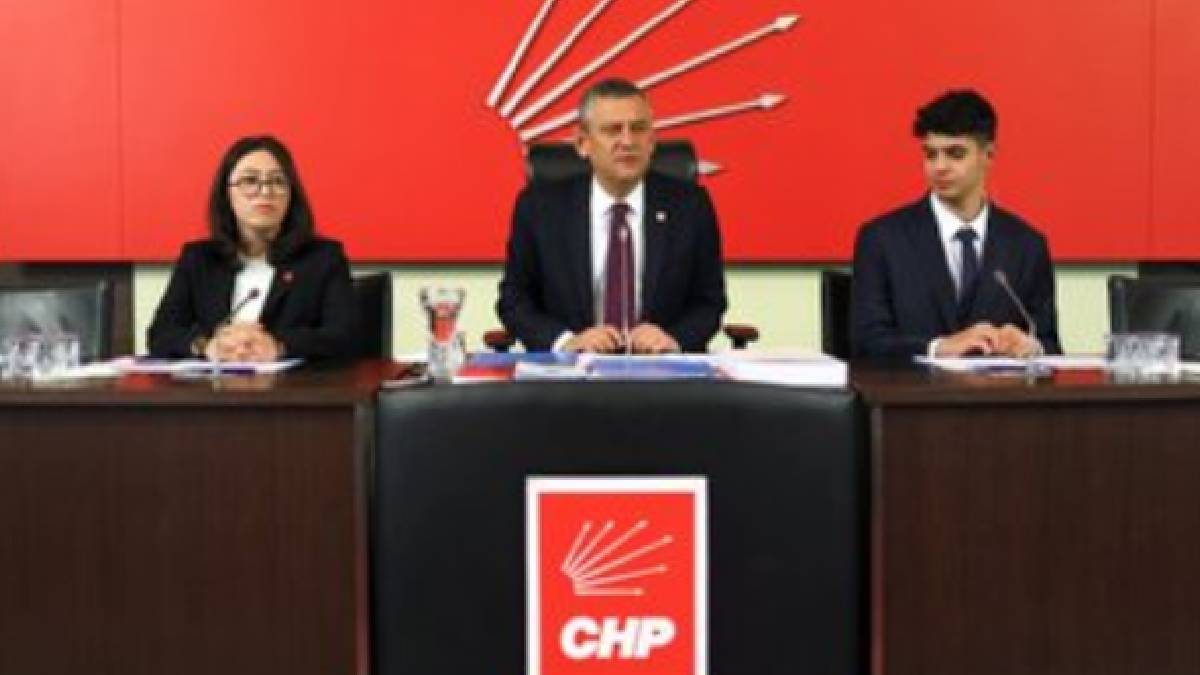 CHP'den gençlik mesajı: Berkay Gezgin ve Berna Özgül PM masasında