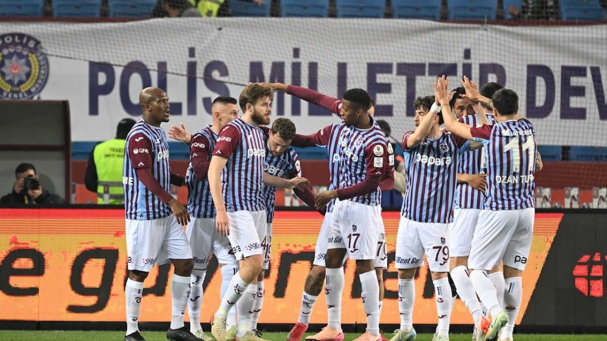 Fırtına moral buldu: Trabzonspor, derbide 2-0 kazanıp kötü gidişatına son verdi