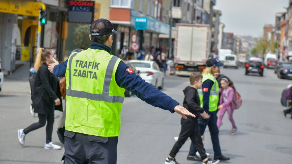 Esenyurt Belediyesinden öğrenciler için güvenli geçiş önlemi