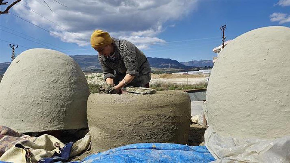 Kadınların eli hamura değil çamura bulanıyor! Tanesi 1500 TL’den satılıyor, yemeklerin lezzeti buradan geliyor
