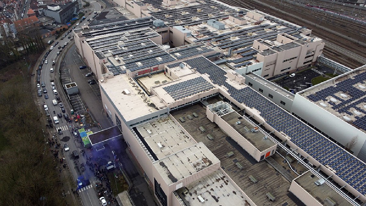 Ekonomik kriz hızla büyüyor! Otomotiv devi 76 yıllık üretimi sonlandırdı! Çalışanlara ek tazminat verilecek