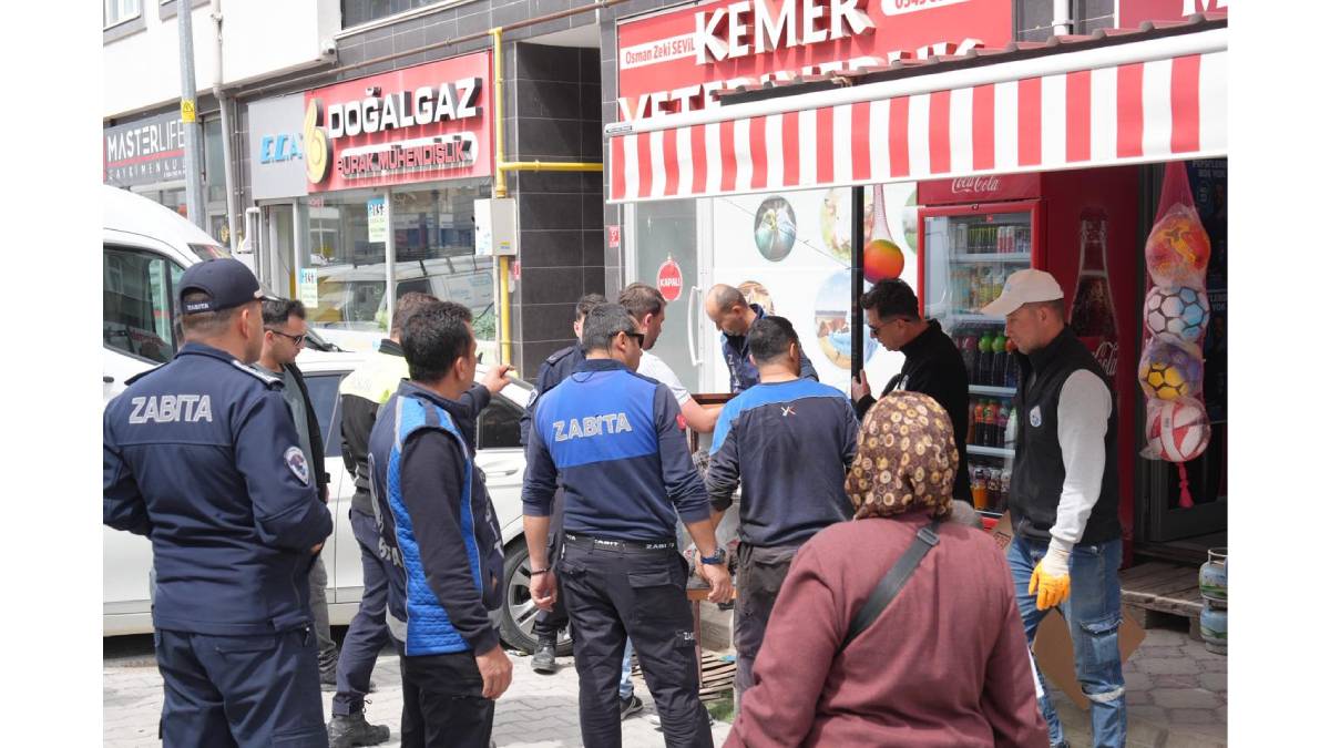 Burhaniye’de yol ve kaldırım işgaline müdahale