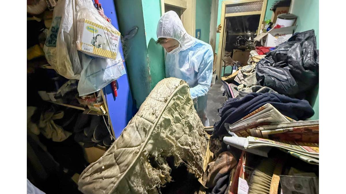 Halk sağlığını tehdit ediyordu! Tespit edilen çöp ev, Belediye ekiplerince temizlendi...