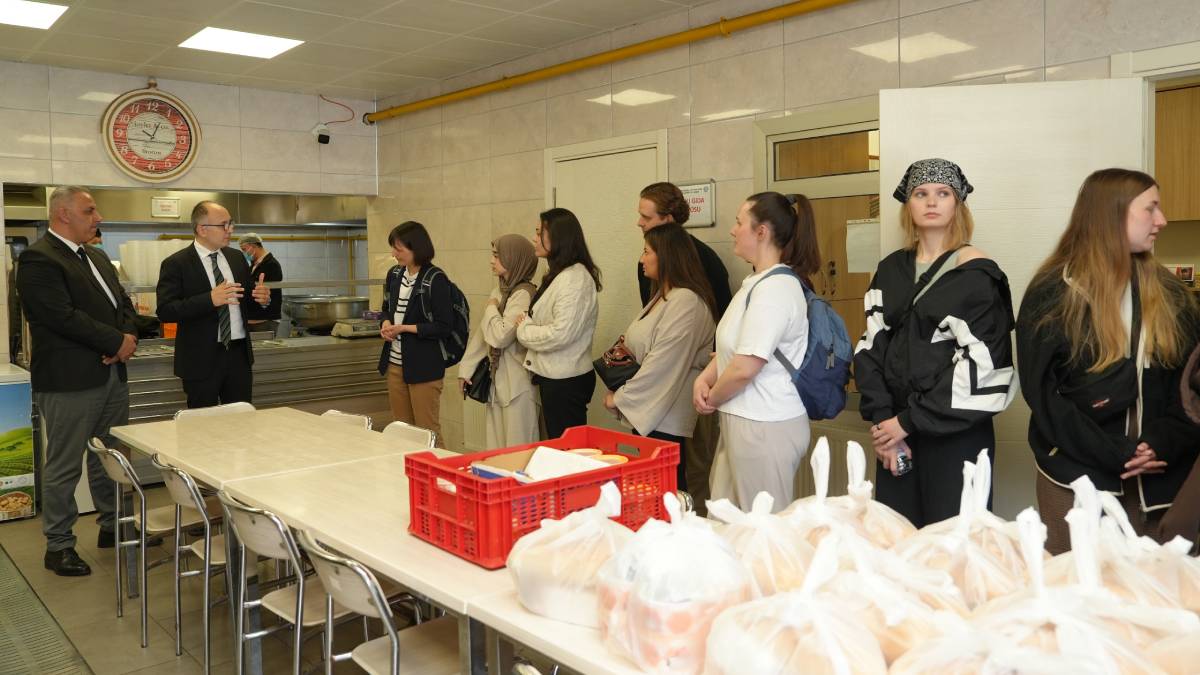 Büyükşehir Belediyesi Almanya’dan gelen öğrencilere örnek oldu