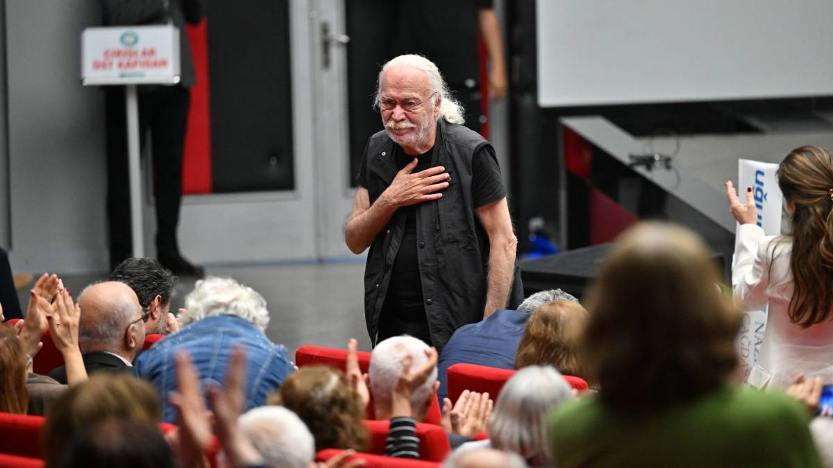 Cahit Berkay ödülünü liselerde okullarından sürgün edilen öğretmenler ve öğrencilerine adadı