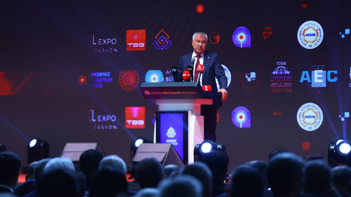 Başkan Karalar, Antalya Şehircilik ve Teknolojileri Fuarı ile Yerel Yönetimler Sempozyumu’na katıldı